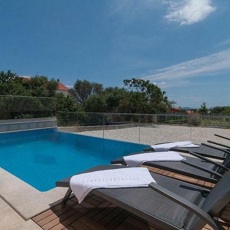 Beautiful Apartment With Private Pool Трогир Екстериор снимка