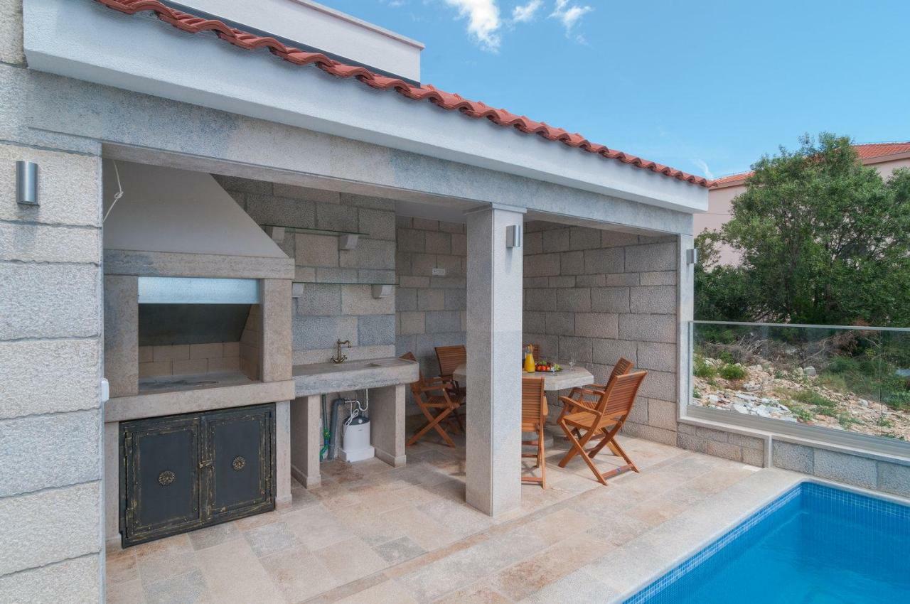 Beautiful Apartment With Private Pool Трогир Екстериор снимка
