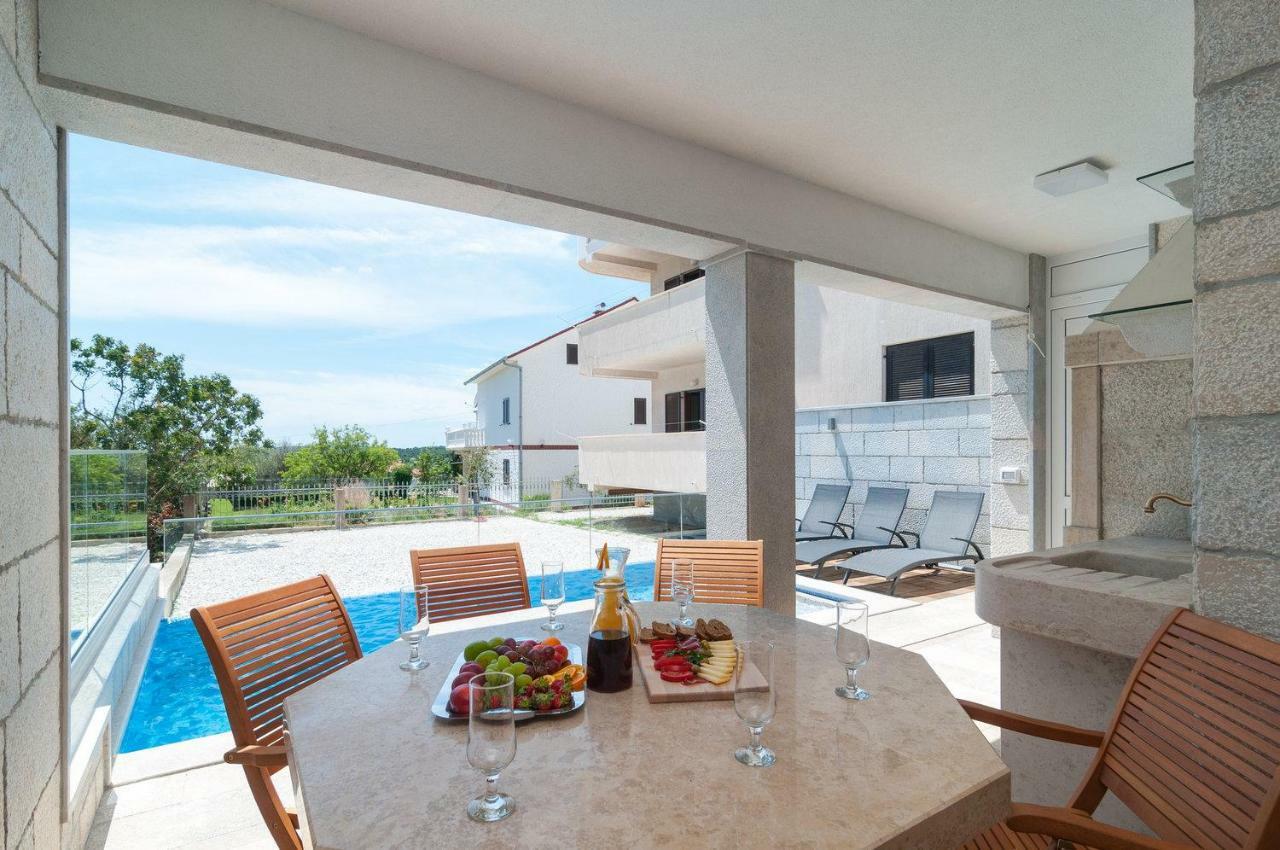 Beautiful Apartment With Private Pool Трогир Екстериор снимка